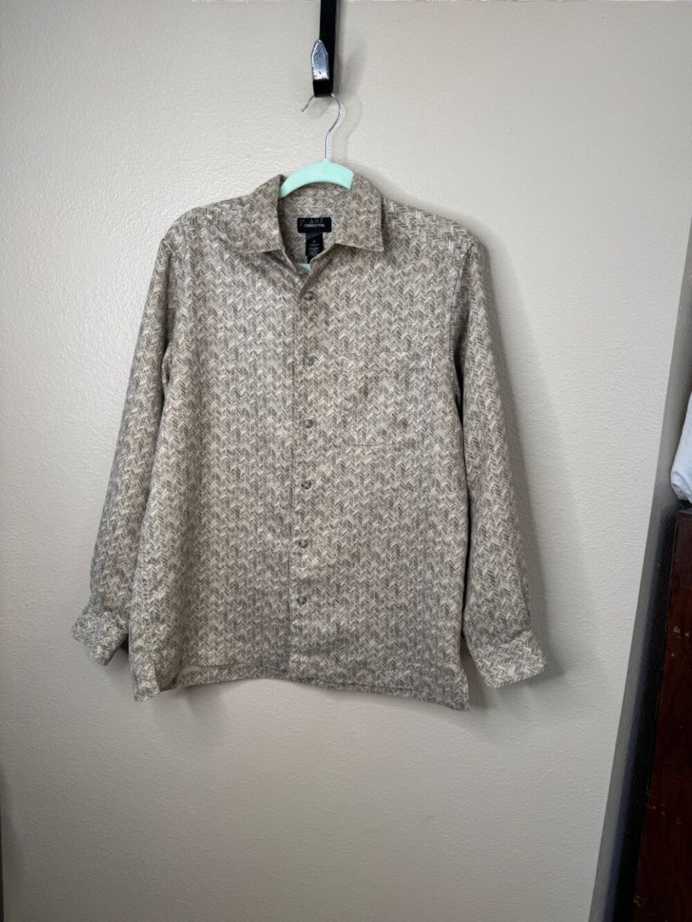 Claiborne Mens Beige-Grey Chevron Button-Up Shirt Size Medium Polyester